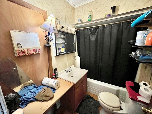 full bathroom with shower / bath combo with shower curtain, vanity, and toilet