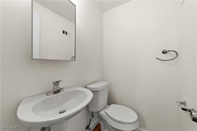 bathroom featuring toilet and sink