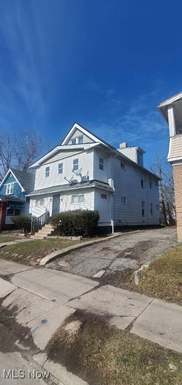 view of front facade