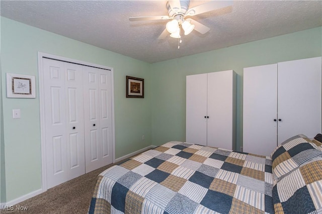 bedroom with carpet flooring, ceiling fan, a closet, and a textured ceiling