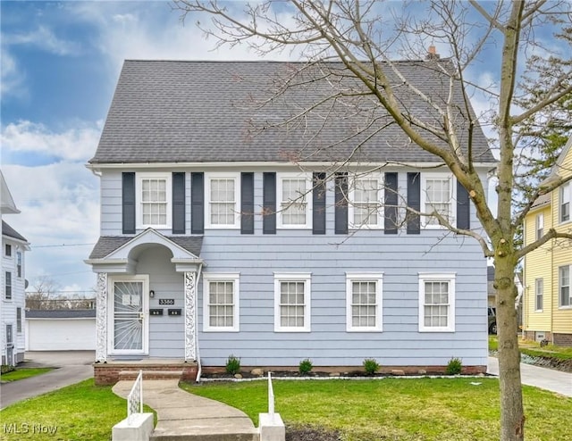 view of front of house with a front yard