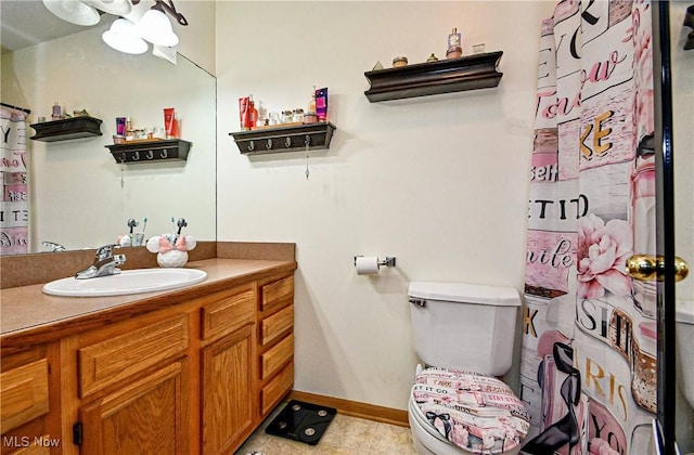 bathroom with curtained shower, vanity, and toilet