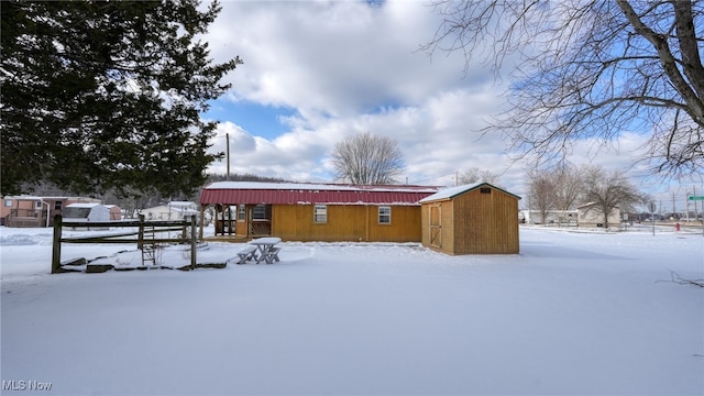 exterior space featuring a shed