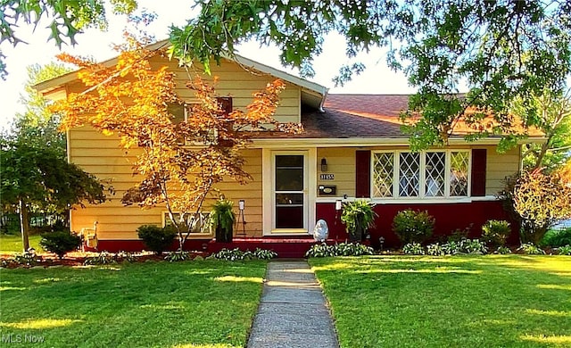 view of front of house with a front yard