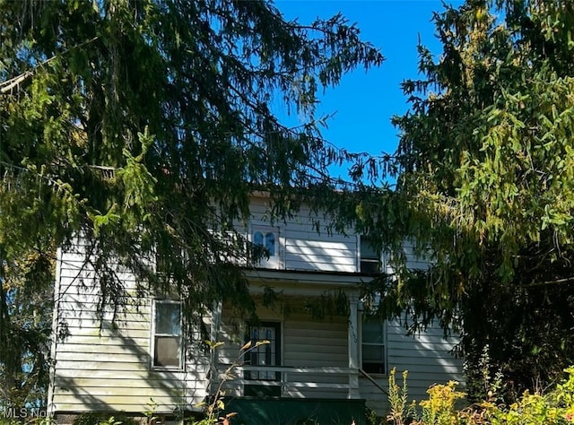 view of front of house featuring a porch