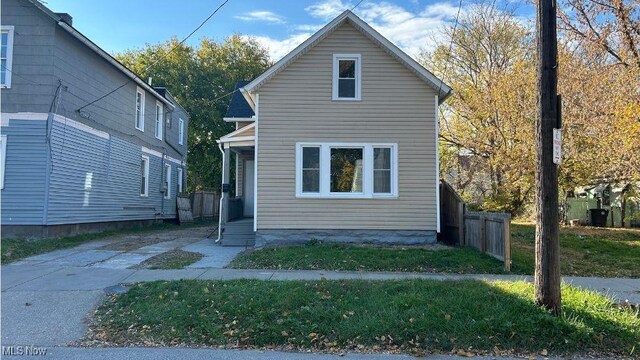 view of front of property