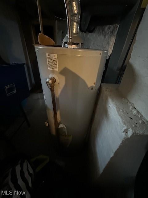 3978 E 89th St, Cleveland, OH 44105 - utilities featuring water heater