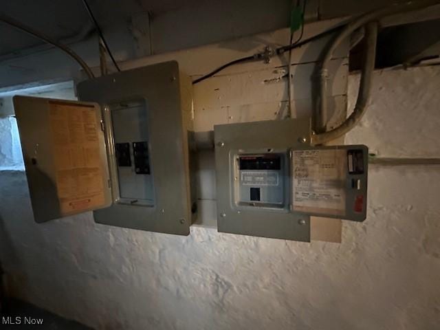 3978 E 89th St, Cleveland, OH 44105 - utility room featuring electric panel