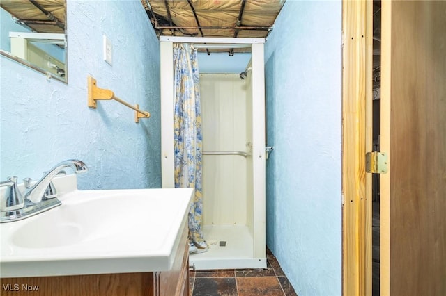 bathroom with a shower with shower curtain and sink