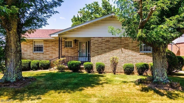 view of front of house with a front lawn