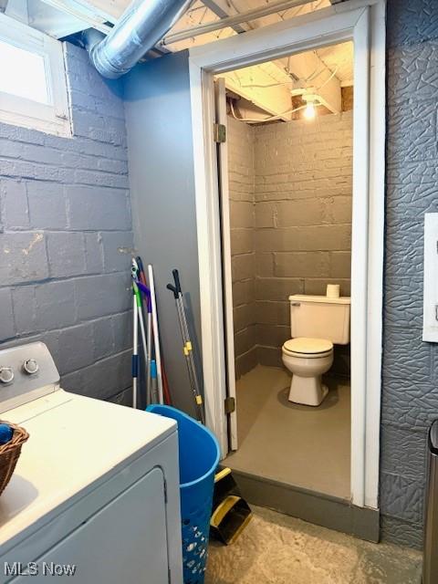 laundry area with washer / clothes dryer