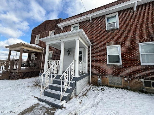 view of front of house featuring a porch