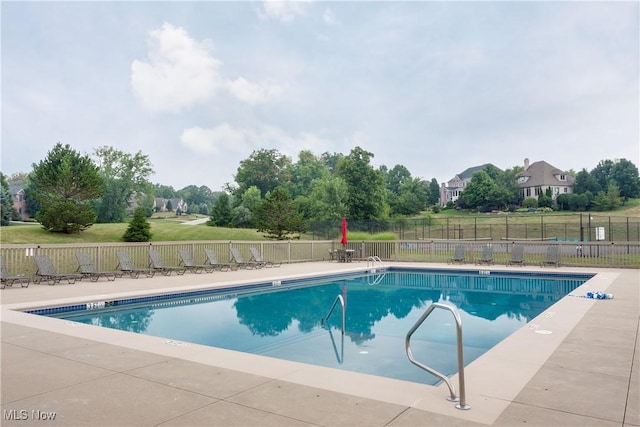 view of swimming pool