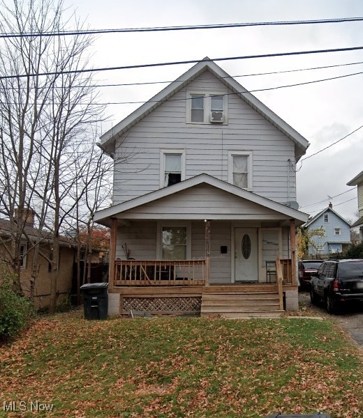 view of front of property with a front lawn and covered porch