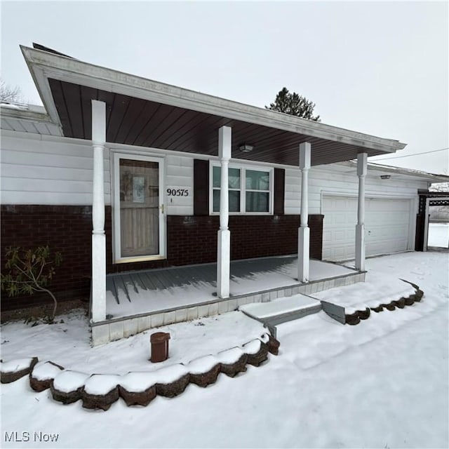 view of front facade with a garage