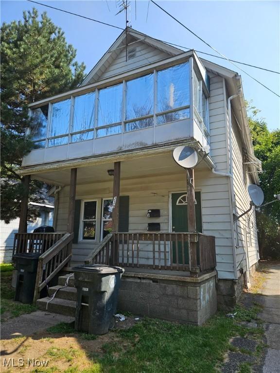 view of front of property with covered porch