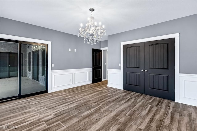 unfurnished room with a chandelier