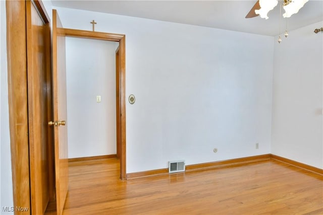 unfurnished room featuring light hardwood / wood-style flooring and ceiling fan