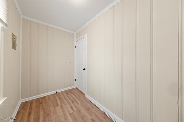 unfurnished room featuring ornamental molding and light hardwood / wood-style flooring