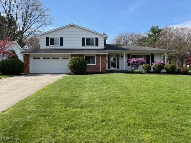 view of front of property featuring a garage and a front yard