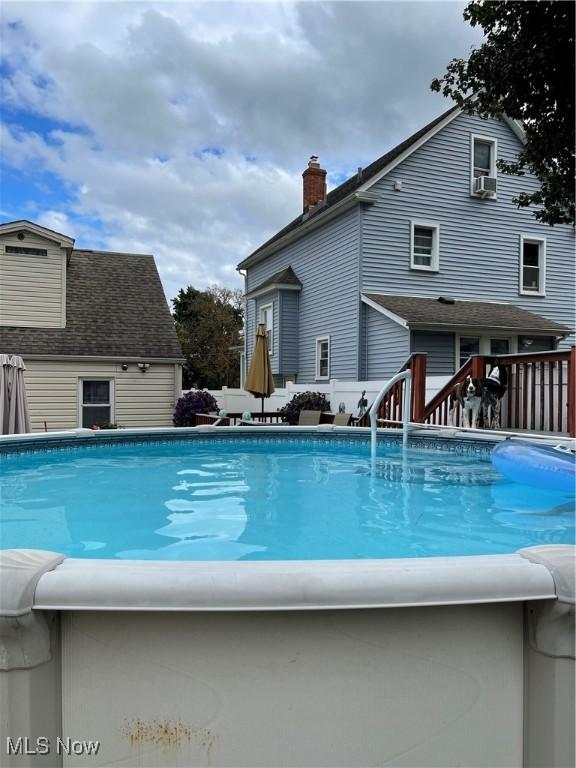 view of swimming pool