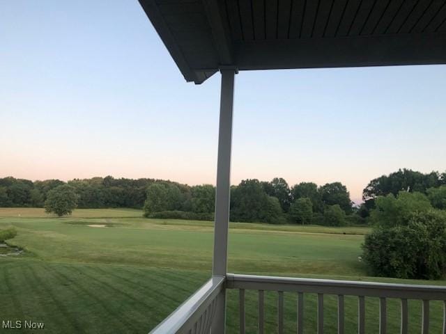 view of yard at dusk