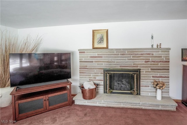 living room with carpet flooring