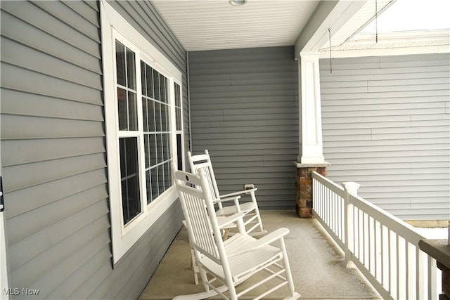 balcony featuring covered porch