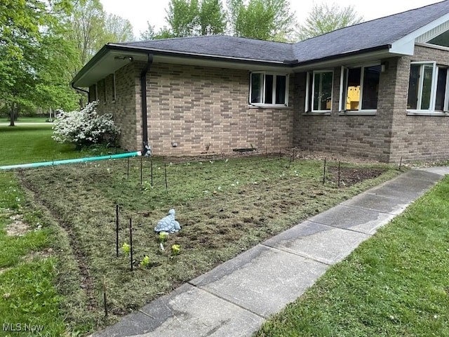 view of side of property featuring a yard