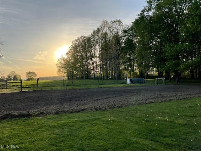 view of home's community featuring a rural view