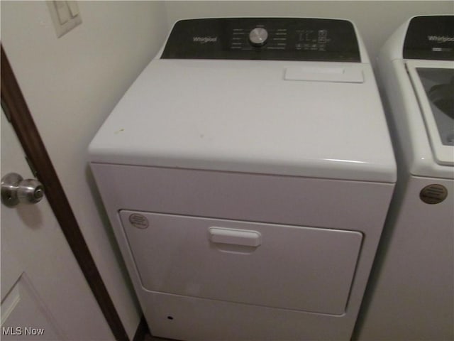 clothes washing area featuring laundry area and washing machine and dryer