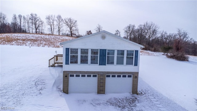 view of front facade featuring a garage