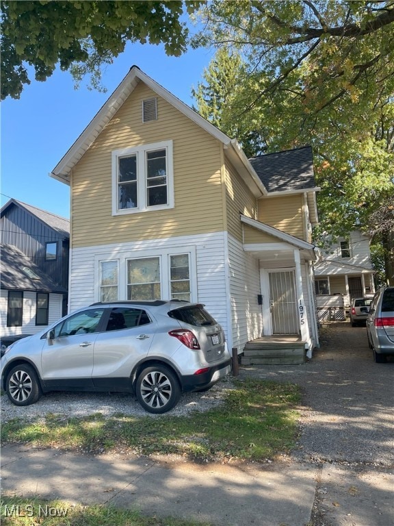 view of front of property