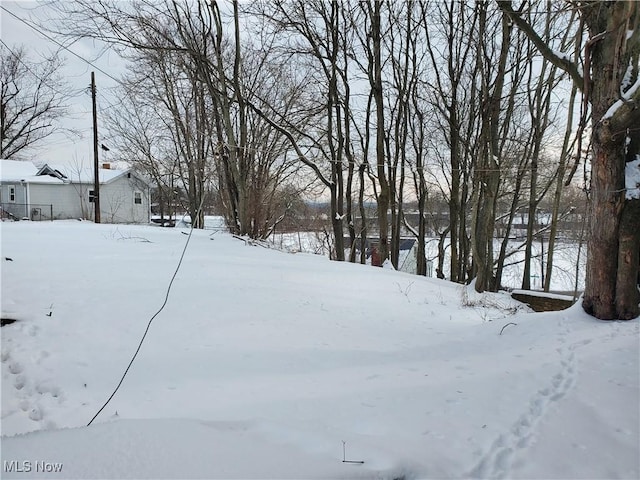 view of yard layered in snow