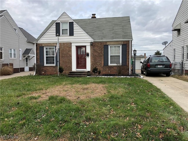 view of front facade with a front yard