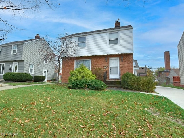 front facade featuring a front lawn