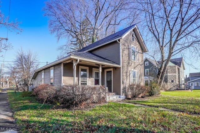 view of front of house featuring a porch and a front lawn