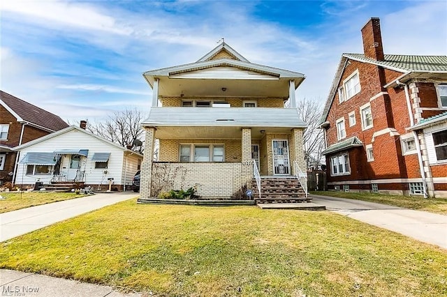 view of front of property featuring a front yard