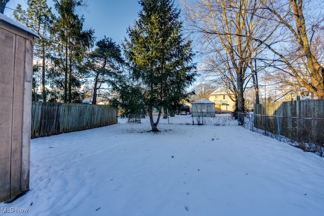 view of yard layered in snow