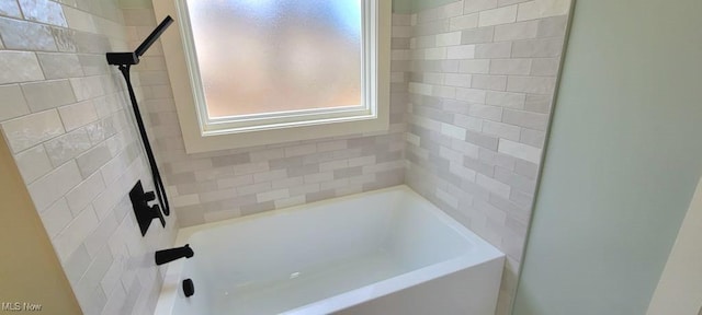 bathroom featuring tiled shower / bath