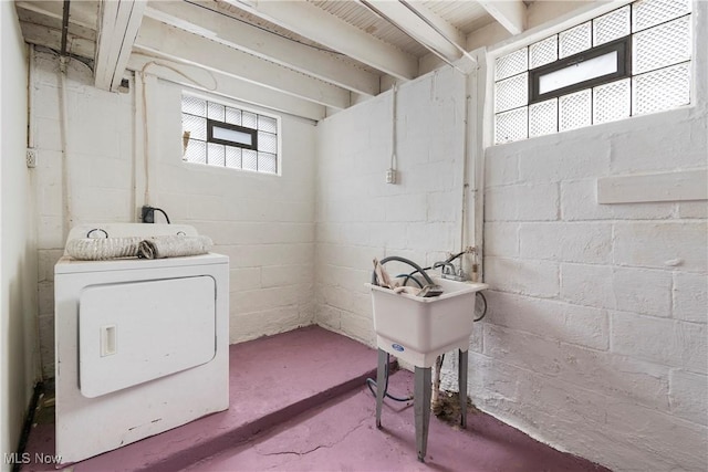 laundry room with washer / dryer