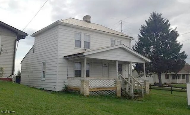 view of front of home with a porch and a front lawn