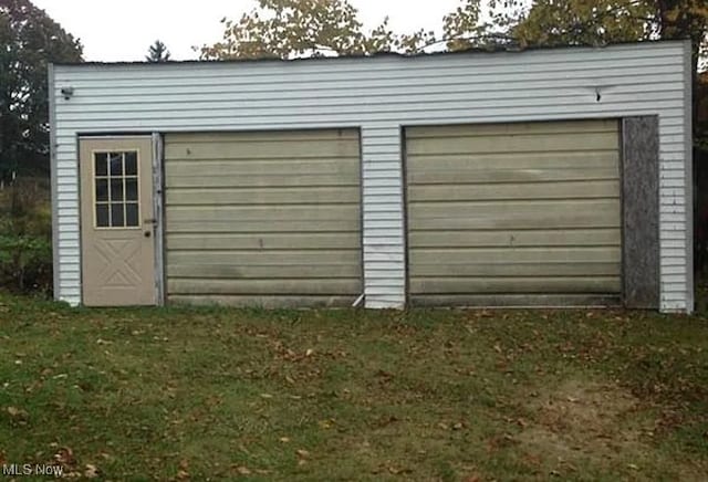 garage featuring a lawn