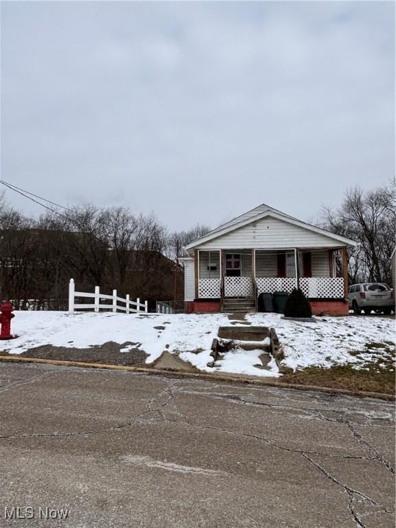 view of front of property with covered porch