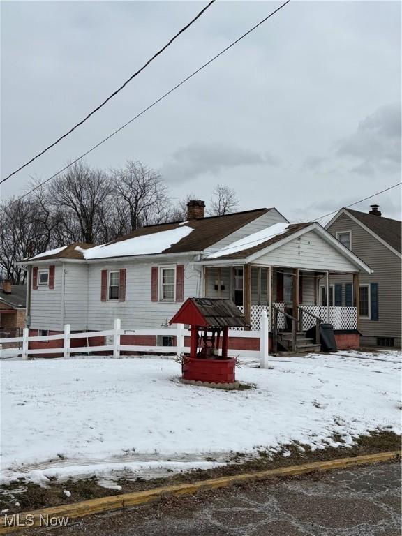 view of front of house featuring covered porch