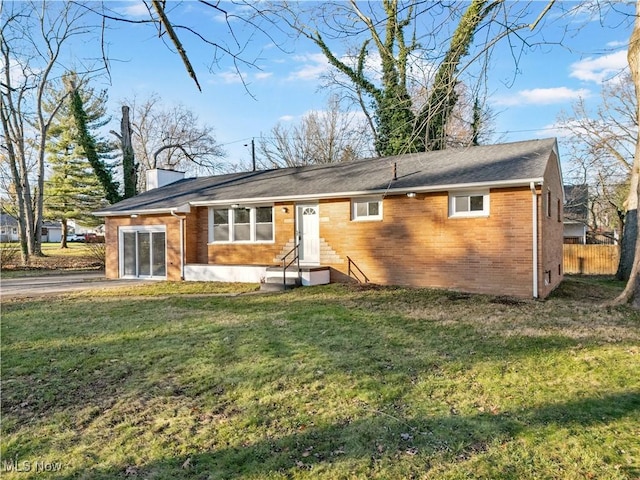 view of front of property with a front lawn