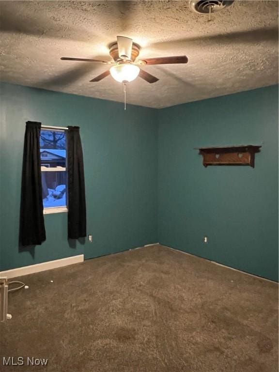 unfurnished room with a textured ceiling, carpet floors, and ceiling fan