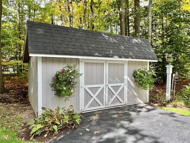 view of outbuilding