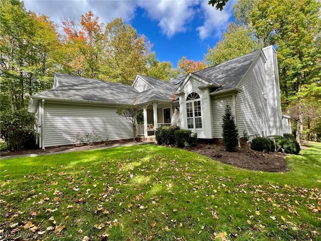 view of front of property with a front lawn