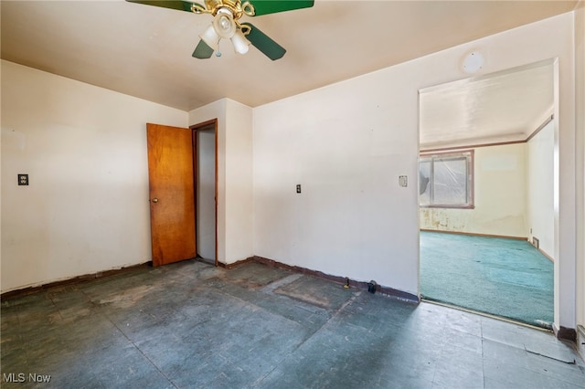 unfurnished room featuring ceiling fan